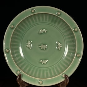 An Exquisite Longquan yao Celadon Glazed Fish Pattern Plate