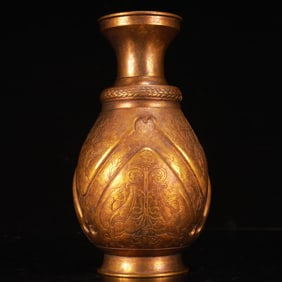 An Exquisite Gilt Bronze Beast Pattern Vase