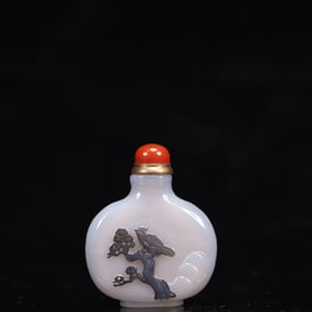 An Exquisite Agate Pine and Bird Pattern Snuff Bottle