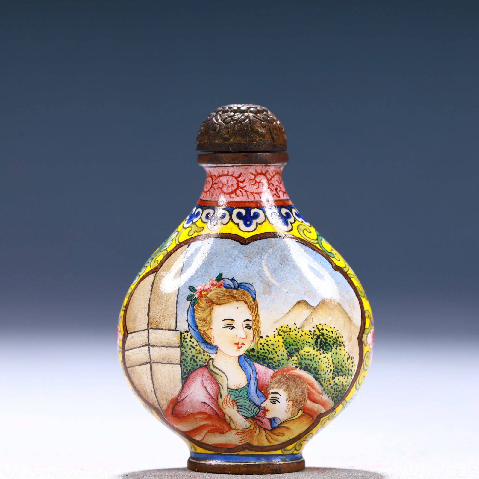 An Exquisite Painted Enamel Figure Pattern Snuff Bottle (1 of 7)