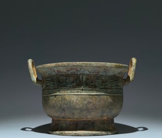 An Archaic Bronze Phoenix Pattern Double-Ears Food Vessel