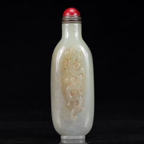 An Exquisite White Jade Dragon Pattern Snuff Bottle