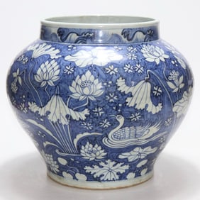 An Exquisite Blue and White Flower and Bird Pattern Jar