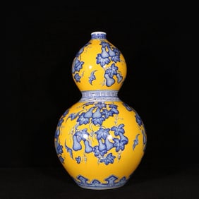 A Rare Yellow Glazed Blue and White Bats and Gourd Pattern Gourd-Shaped Vase