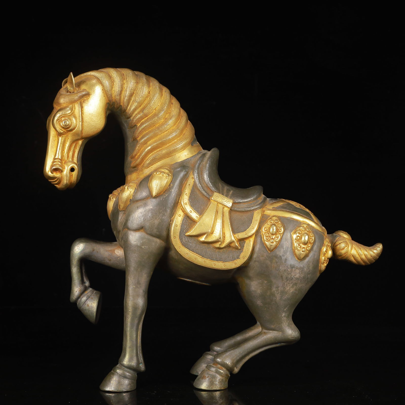 An Exquisite Gilt Silver Horse Ornament (1 of 12)