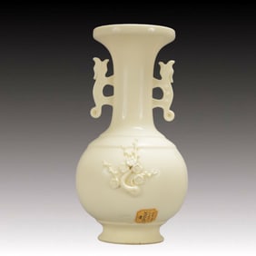 A Exquisite Ding yao Flower Pattern Double-Ears Vase