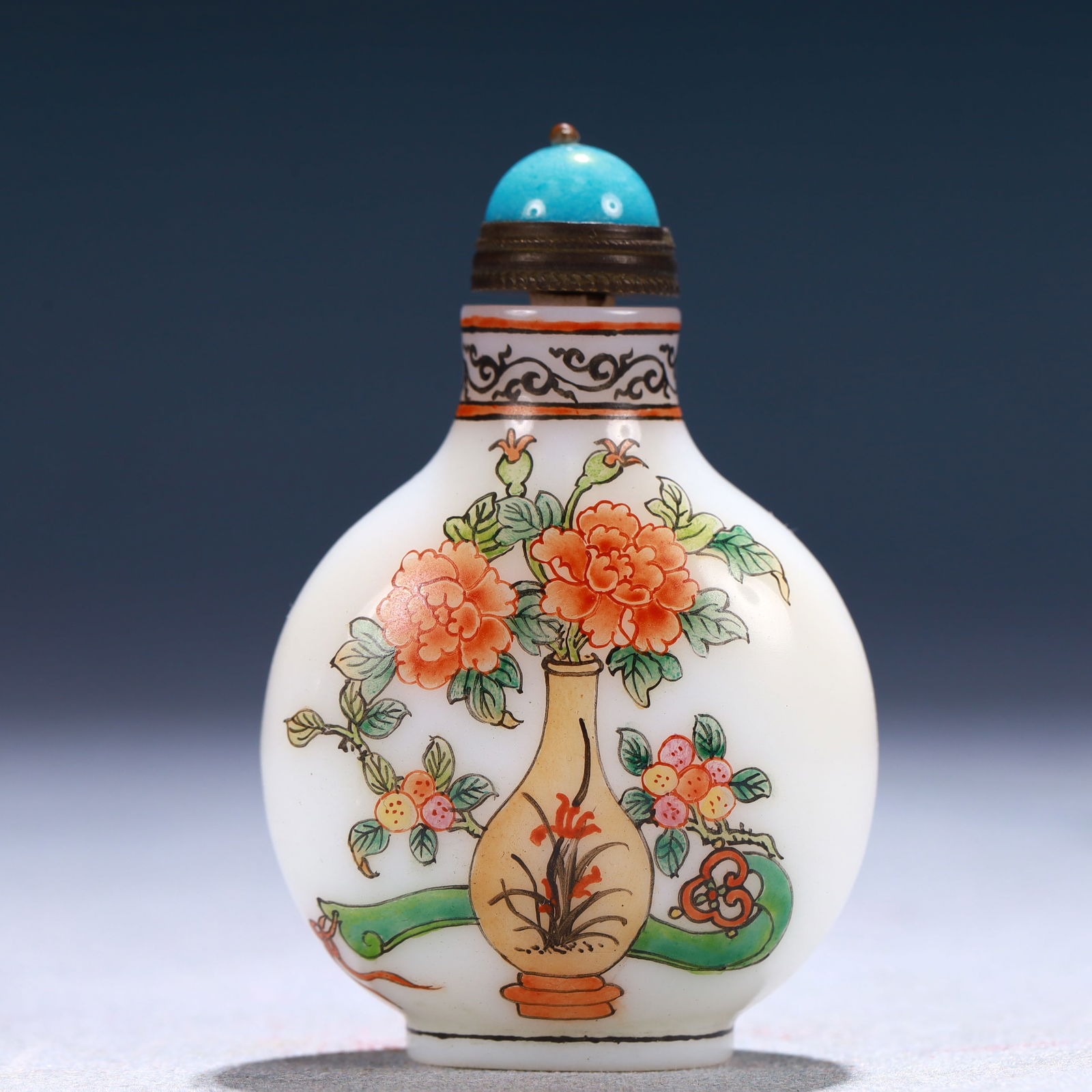 An Exquisite Glass Flower and Fruit Pattern Snuff Bottle: An Exquisite Glass Flower and Fruit Pattern Snuff Bottle,Qing Dynasty, China,Qianlong Four-character Mark,Size:1.6inx0.8inx2.6in,Weight:61g 琉璃花果纹鼻烟