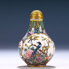 An Exquisite Painted Enamel Flower and Bird Pattern Snuff Bottle