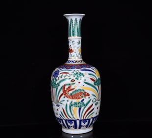 An Exquisite Fahua Glazed Fish and Algae Pattern Vase