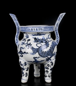 An Exquisite Blue and White Auspicious Cloud and Dragon Pattern Double-Ears and Tripod??