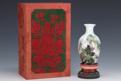 An Exquisite Enamel Landscape and Figure Pattern Vase,With Poem