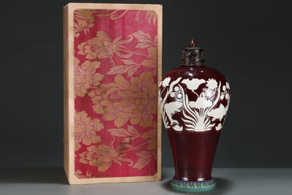 A Huge Ji Red Glazed Fish and Algae Pattern Bottle