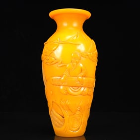 An Exquisite Glass Figure Pattern Vase