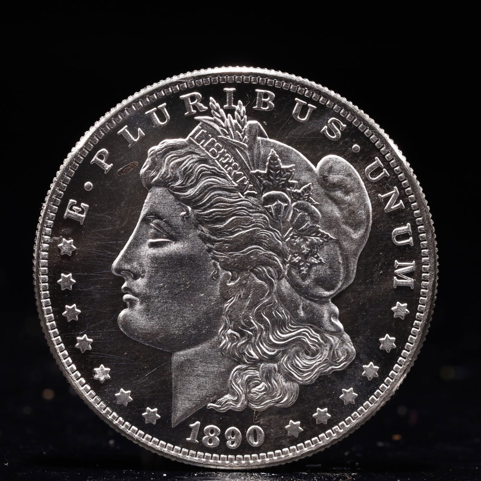 USA Morgan Dollar 1890 Coin: Obv: profile bust with date below and E PLURIBUS UNUM legend and stars around. Rev: eagle with In God we trust above within wreath with UNITED STATES OF AMERICA ONE DOLLAR legend. IN GOD WE TRUST / LI