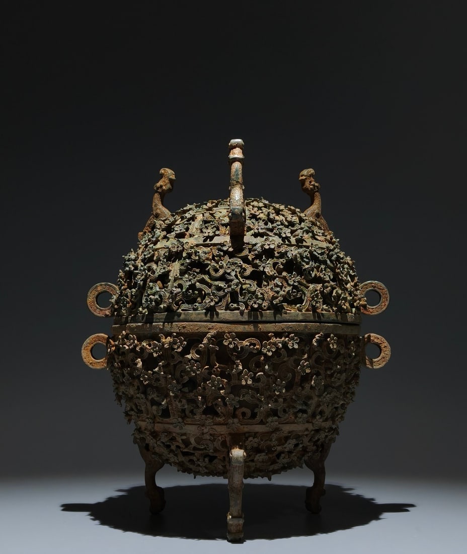 An Archaic Bronze Hollow Plum Blossom Pattern Tripod Food Vessel,With Inscription: An Archaic Bronze Hollow Plum Blossom Pattern Tripod Food Vessel,With Inscription,the Warring States period in China,Size:11.8inx8.3in 青铜镂空梅花纹三&