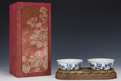 A Pair of Exquisite Blue and White Flower and Bird Pattern Cups