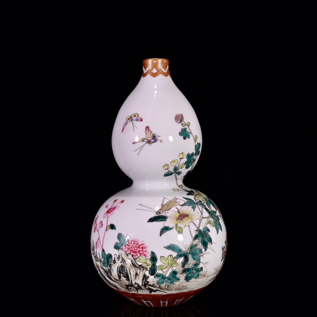 A Rare Famille-Rose Painted Gold Flower and Butterfly Pattern Gourd-Shaped Vase (1 of 9)