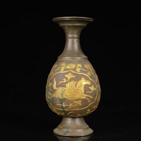 An Exquisite Gilt Silver Horse Pattern Vase
