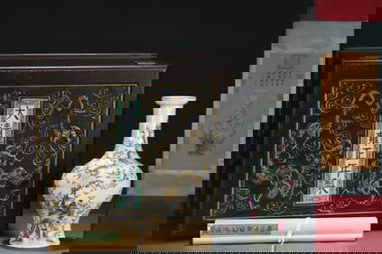 A Rare Famille-Rose Painted Gold Flower and Bird Pattern Vase,With Poem,With Vertical Scroll