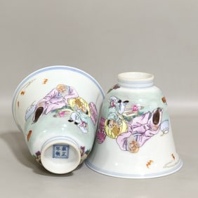 A Pair of Exquisite Famille-Rose Character and Story Pattern Cups