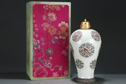 A Huge Blue and White Underglaze-Red Flower,Lion and Phoenix Pattern Vase,With Gilt Cover