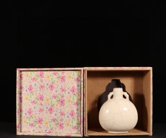 An Exquisite Guan yao White Glazed Double-Ears Vase