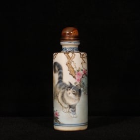 An Exquisite Famille-Rose Flower and Cat Pattern Snuff Bottle