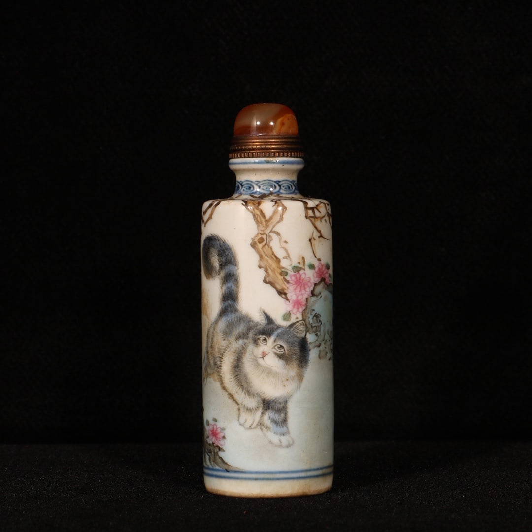 An Exquisite Famille-Rose Flower and Cat Pattern Snuff Bottle (1 of 9)