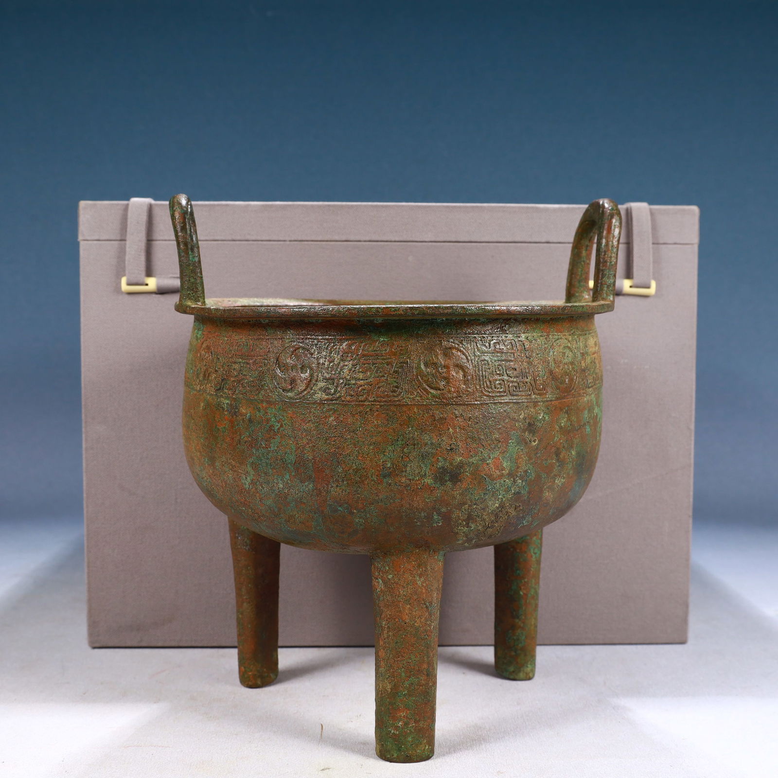 An Archaic Bronze Double-Ears and Tripod Censer: An Archaic Bronze Double-Ears and Tripod Censer,Qing Dynasty, China,Size:7.9inx7.5inx9.4in,Weight:2250g 青铜双耳三足香炉,中国清代