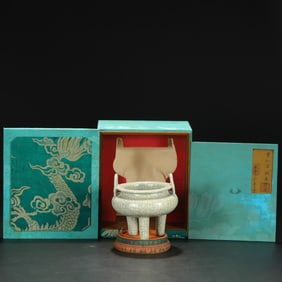 An Exquisite Ge yao Yellow Glazed Double-Ears and Tripod Censer