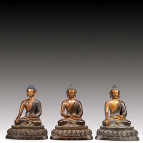 A Solemn Gilt Bronze Statue of Sakyamuni