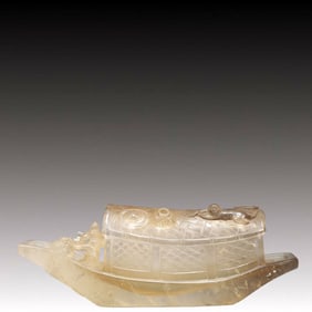An Exquisite Crystal Figure Boat Ornament