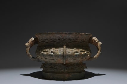 An Archaic Bronze Chi-Dragon Beast-Face Pattern Double-Ears Food Vessel,With Inscription