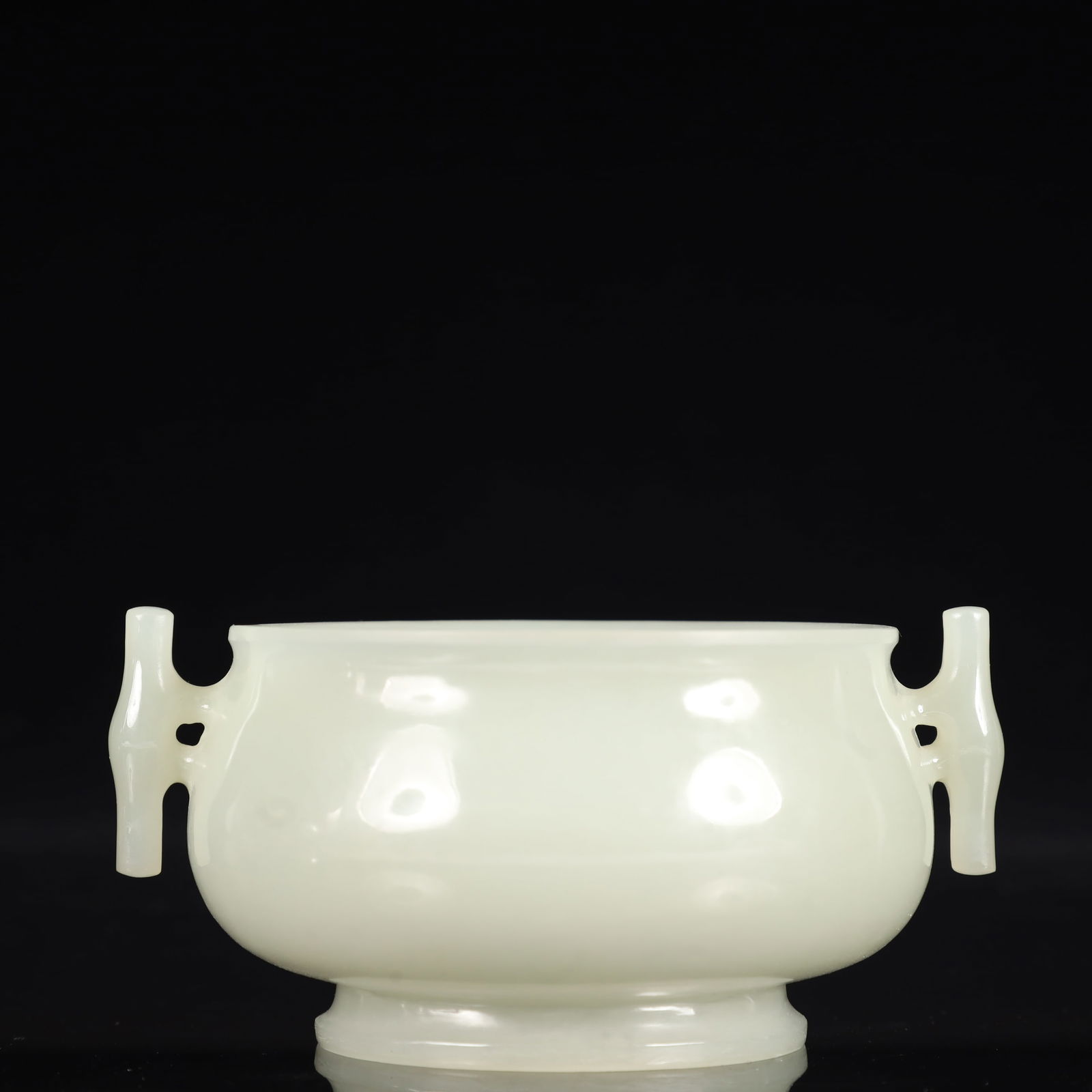 An Exquisite White Jade Double-Ears Censer: An Exquisite White Jade Double-Ears Censer,Qing Dynasty, China,Size:4.7inx3.9inx2.2in,Weight:200g 白玉双耳香炉,中国清代