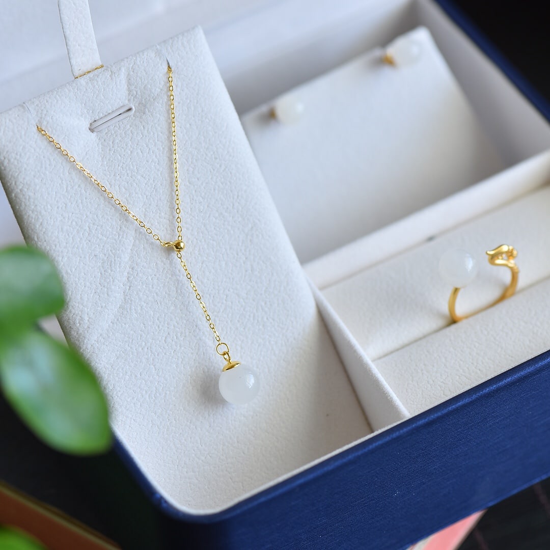 A Set of Fine Sterling Silver-Gold Plated Inlaid White Jade Jewelrys: A Set of Fine Sterling Silver-Gold Plated Inlaid White Jade Jewelrys, ???????????