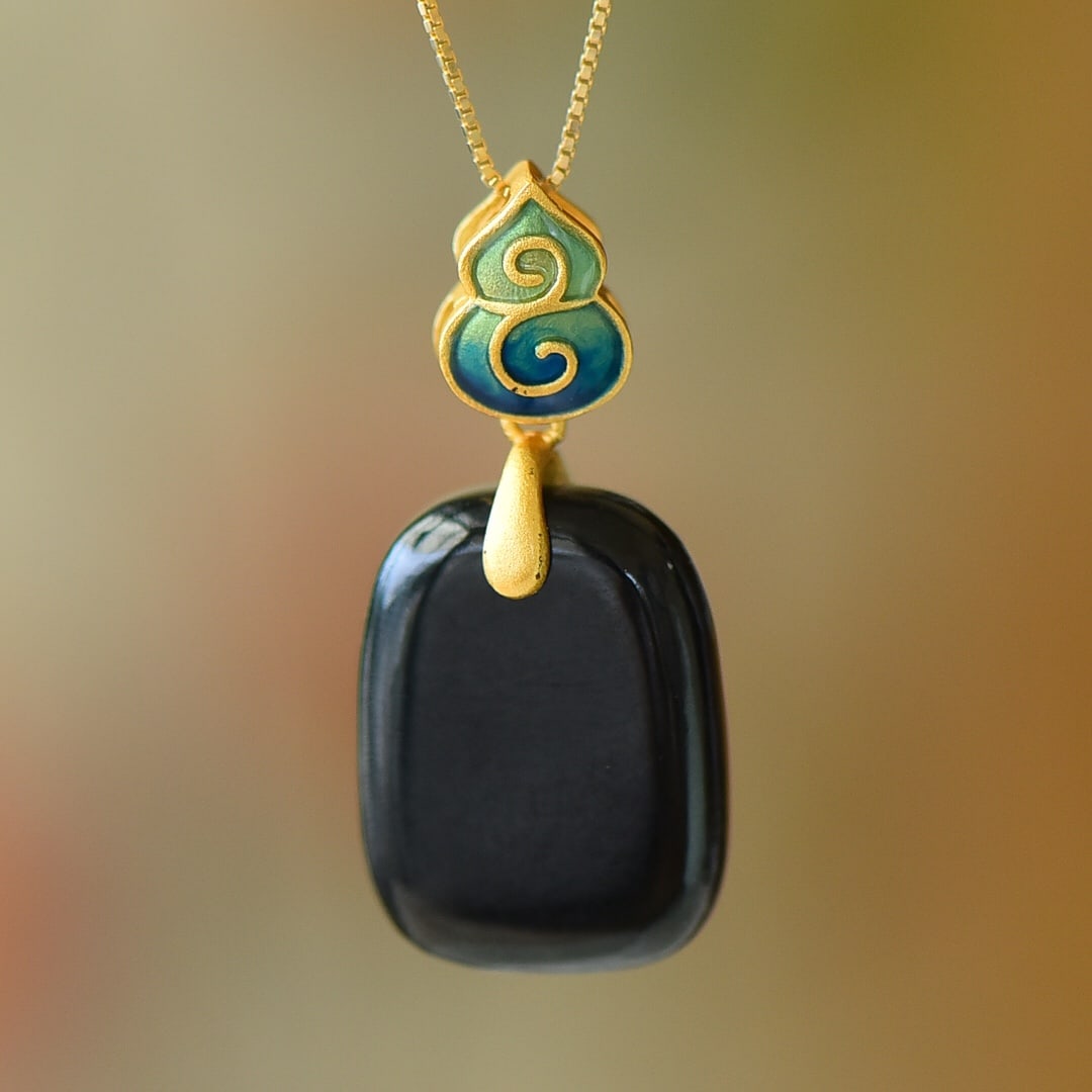 An Exquisite Sterling Silver-Gold Plated Inlaid Black Jade Pendant: An Exquisite Sterling Silver-Gold Plated Inlaid Black Jade Pendant,Size:15mmx20mm ?????????