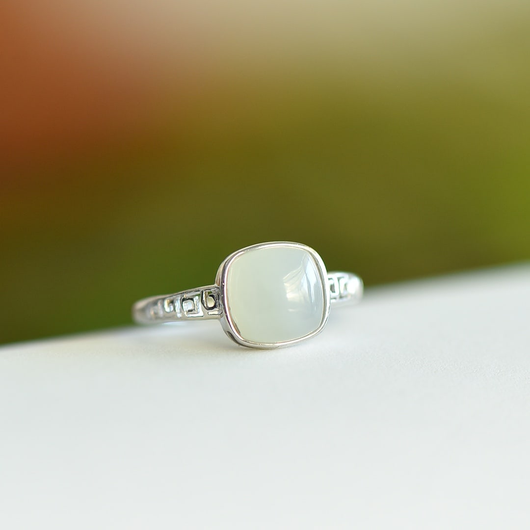 An Exquisite Sterling Silver Inlaid White Jade Ring: An Exquisite Sterling Silver Inlaid White Jade Ring,Size:8mmx8mm ???????