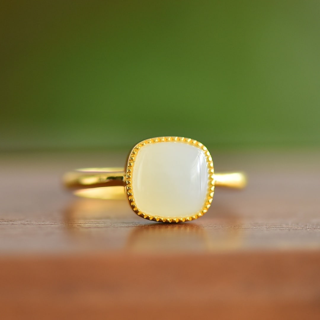 An Exquisite Sterling Silver-Gold Plated Inlaid White Jade Ring: An Exquisite Sterling Silver-Gold Plated Inlaid White Jade Ring,Size:8mmx8mm ?????????