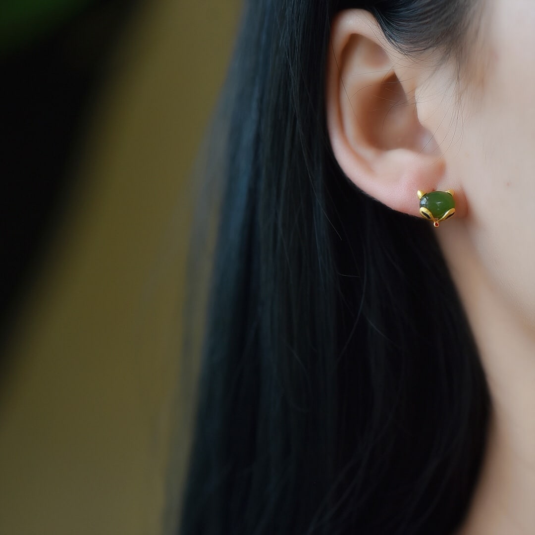 A Pair of Exquisite Sterling Silver-Gold Plated Inlaid Jasper Earrings: A Pair of Exquisite Sterling Silver-Gold Plated Inlaid Jasper Earrings ???????????