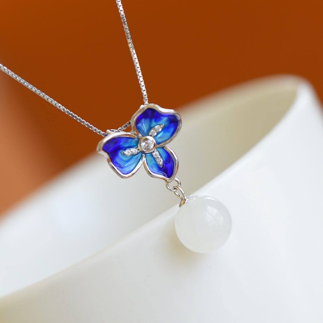 An Exquisite Sterling Silver Inlaid White Jade Pendant: An Exquisite Sterling Silver Inlaid White Jade Pendant,Size:10mmx10mm ???????