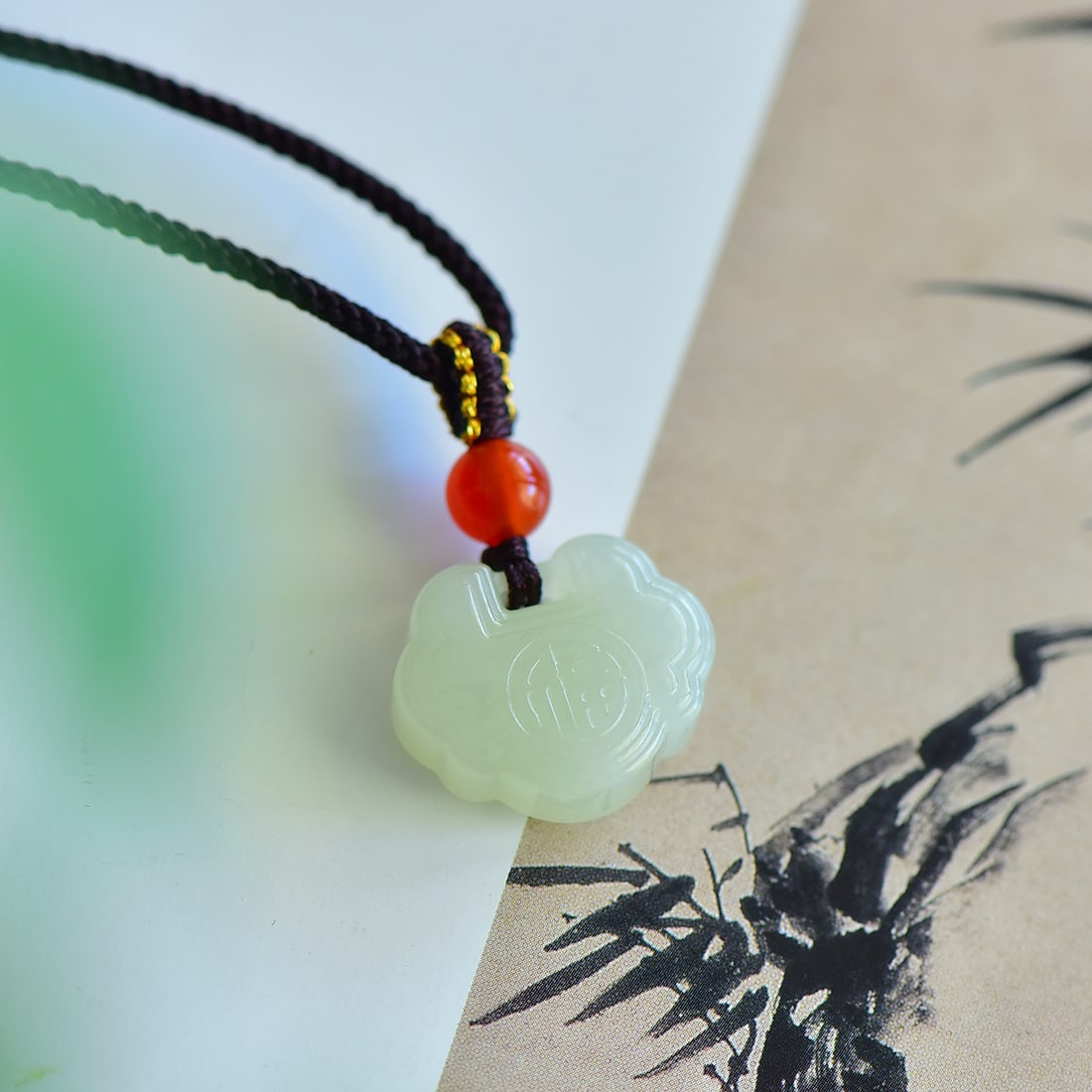 An Exquisite White Jade Pendant: An Exquisite White Jade Pendant,Size:19mmx16mmx7mm ???:????,???:??? ??????? ????