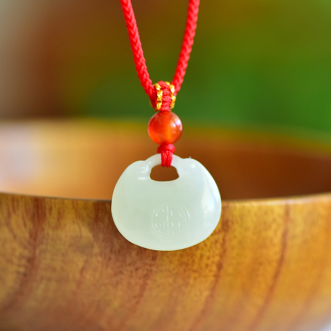 An Exquisite White Jade Pendant: An Exquisite White Jade Pendant,Size:20mmx18mmx8mm ???:????,???:??? ??????? ????