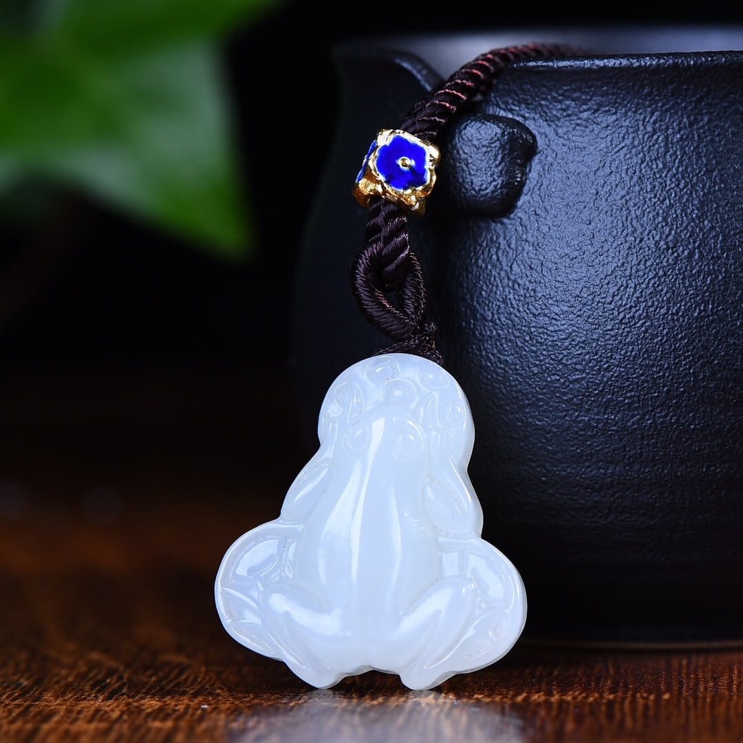 An Exquisite White Jade Frog Pendant: An Exquisite White Jade Frog Pendant,Size:25mmx26mm (???)???? ????? ???? ????? ???? ???????