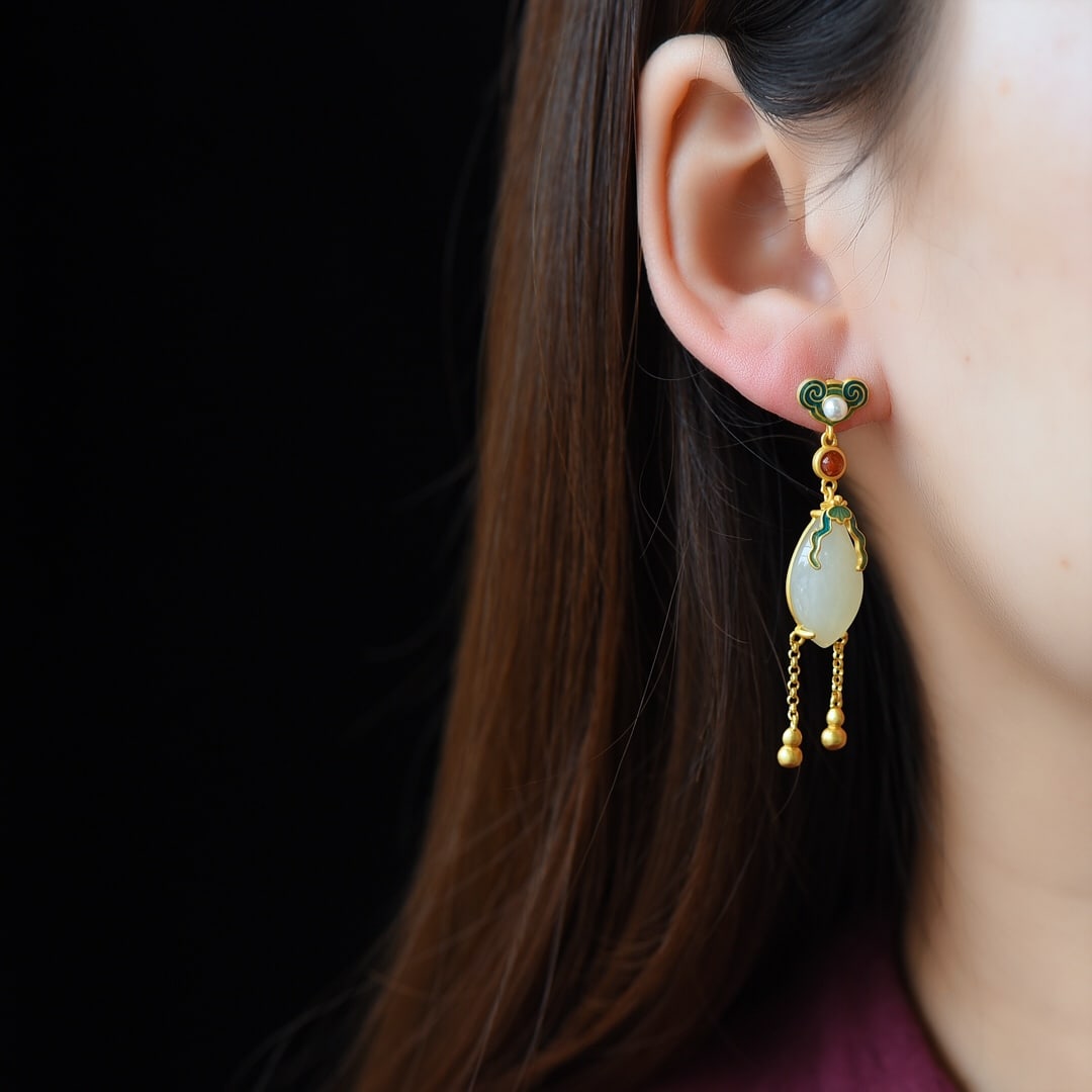 A Pair of Exquisite Sterling Silver-Gold Plated Inlaid White Jade Enamel Earrings: A Pair of Exquisite Sterling Silver-Gold Plated Inlaid White Jade Enamel Earrings,Size:10mmx18mm ??????????????