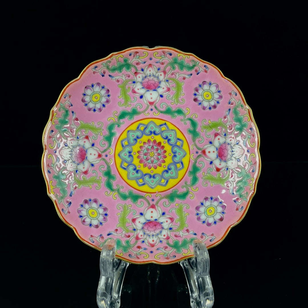 An Exquisite Famille-Rose Lotus Pattern Plate (1 of 9)