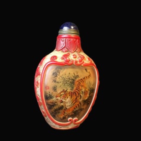 An Exquisite Glass Tiger Pattern Snuff Bottle
