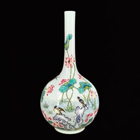 An Exquisite Famille-Rose Flower and Bird Pattern Vase