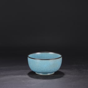 An Exquisite Ru yao Sky Blue Glazed Cover with Silver Bowl,with an Imperial Poem by Emperor Qianlong