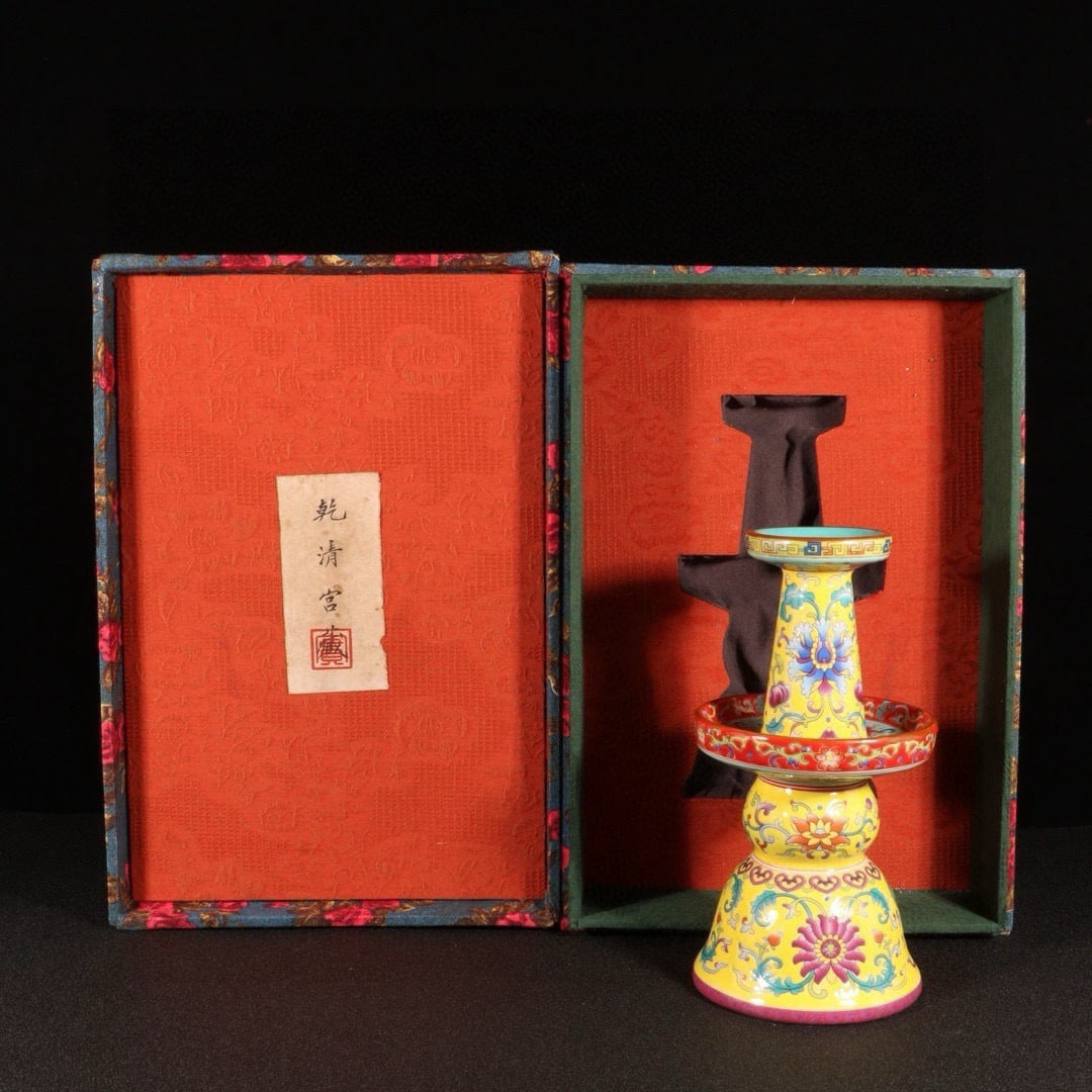An Exquisite Enamel Lotus Pattern Candlestick - 2