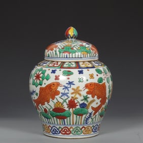 An Exquisite Wucai Hornwort Pattern Jar with Cover